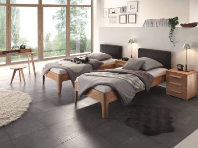 Lit Cemiano en hêtre massif, Hasena fabricant Suisse. Meuble pour la chambre