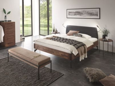 Chevet Nali en Noyer massif, Hasena fabricant Suisse. Le Monde du Lit