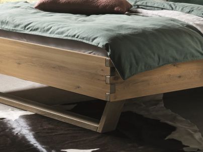 Lit Skid en bois de chêne noueux pure massif haut de gamme | Le Monde du Lit