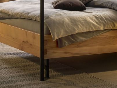 Lit baldaquin Turo 2 en bois de hêtre noueux massif haut de gamme | Le Monde du Lit