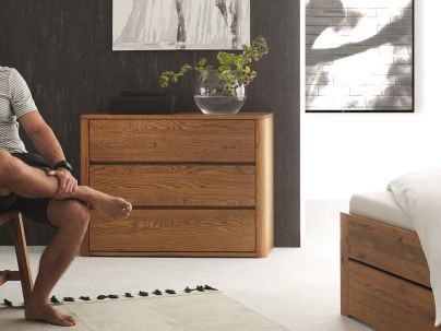 Commode Puro Aida en chêne massif, Hasena fabricant Suisse. Meuble pour la chambre. Le Monde du Lit