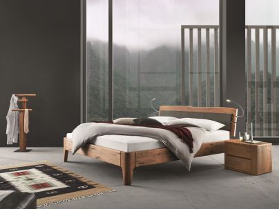 Lit Xyla en chêne massif, Hasena fabricant Suisse. Meuble pour la chambre. Le Monde du Lit