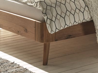 Lit Lenito en chêne massif, Hasena fabricant Suisse. Meuble pour la chambre. Le Monde du Lit