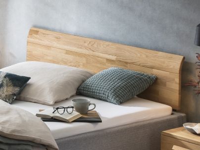 HASENA - Lit capitonné avec tête et pieds de lit en bois massif