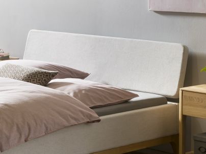 HASENA - Lit capitonné, pieds en bois massif