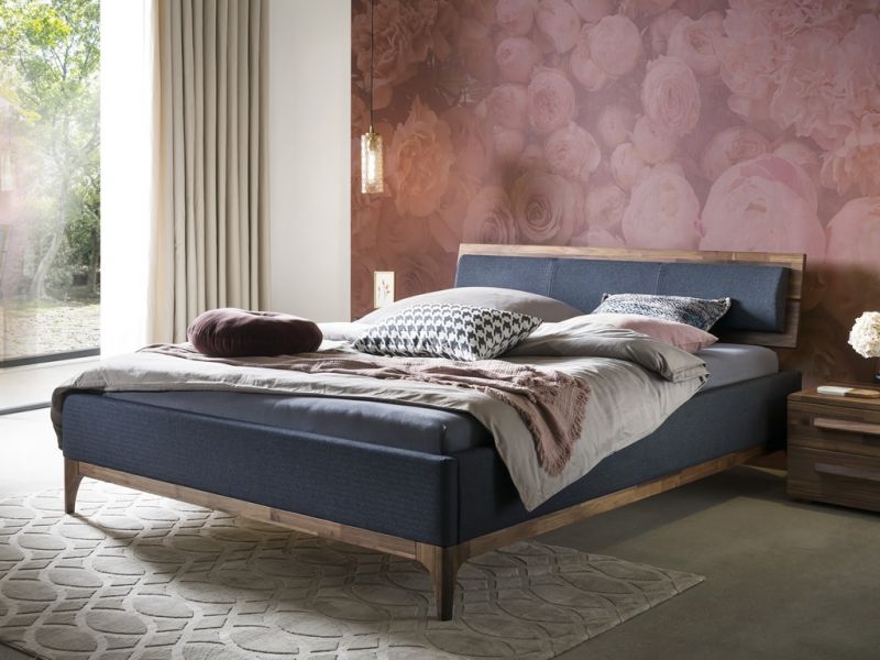 HASENA - Lit capitonné avec tête et pieds de lit en noyer massif