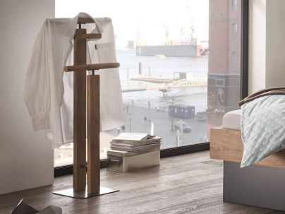 Valet Claudio Vintage en chêne sauvage massif, Hasena fabricant Suisse. Meuble pour la chambre