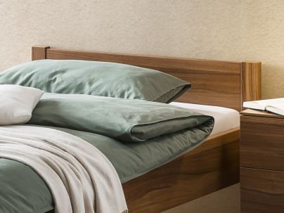 HASENA - Lit en teinte noyer