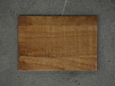 Echantillon pour votre meuble en hévéa de la Collection Industria.