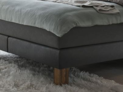 Zoom sur les pieds du lit Rustico haut de gamme