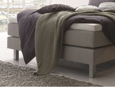 Zoom sur le lit boxspring Basio