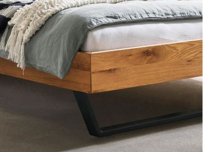 Lit Asti en chêne noueux naturel massif haut de gamme, en bois massif | Le Monde du Lit