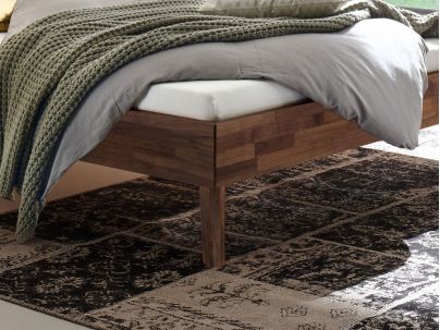 Lit Ortona en noyer massif haut de gamme, en bois massif | Le Monde du Lit