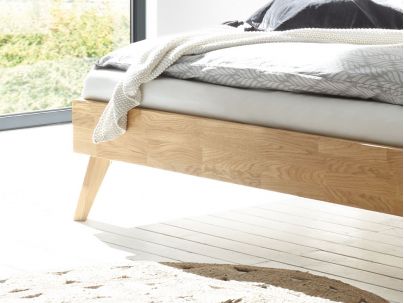 Lit Pesaro en chêne bianco massif haut de gamme, en bois massif | Le Monde du Lit