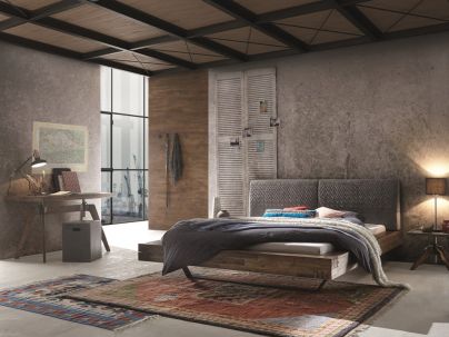 Bureau en acacia massif, Hasena fabricant Suisse. Le Monde du Lit