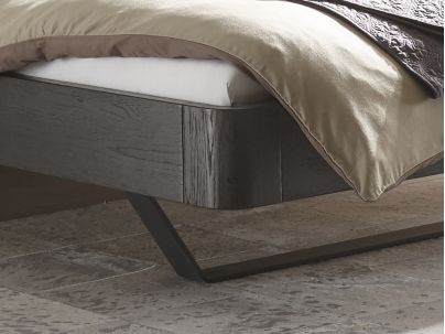 Lit Arcoa en Chêne massif de fabrication Suisse. Meuble pour la chambre. Le Monde du Lit