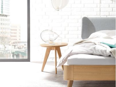 Chevet Circo 2 en chêne sauvage massif, Hasena fabricant Suisse.