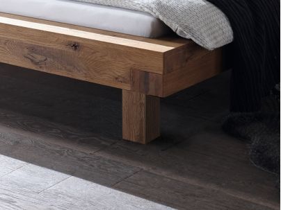 Lit Aosta Naturo en bois de chêne noueux massif haut de gamme | Le Monde du Lit