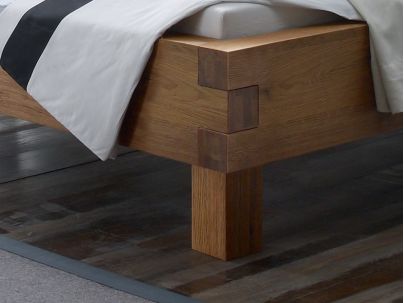 Lit Pilatus Ivio en chêne sauvage massif, Hasena fabricant Suisse. Meuble pour la chambre