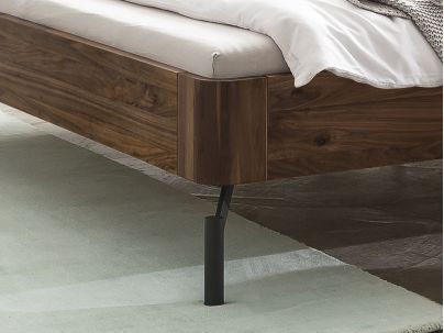 Lit Tondito en noyer massif, Hasena fabricant Suisse. Le Monde du Lit