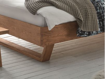 Lit Cadro Skid en chêne noueux massif  | Collection Oak Wild | Le Monde du Lit