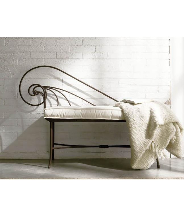 Banquette Danubia en fer forgé. Meuble design pour la chambre.