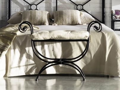 Banquette Andrea en fer forgé. Meuble design pour la chambre. Le Monde du Lit