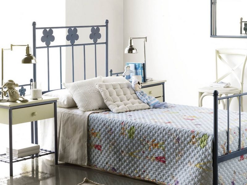 Lit Venecia en fer forgé. Meuble design pour la chambre. Le Monde du Lit