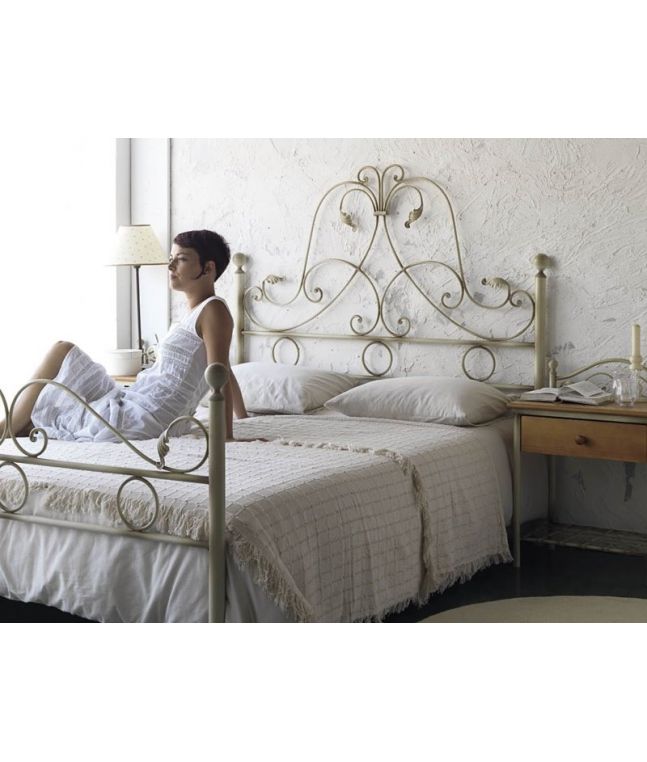 Lit Diana en fer forgé haut de gamme. Meuble pour la chambre. Le Monde du Lit