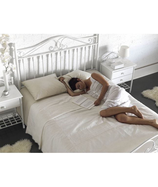 Lit Africa en fer forgé haut de gamme. Meuble pour la chambre. Le Monde du Lit