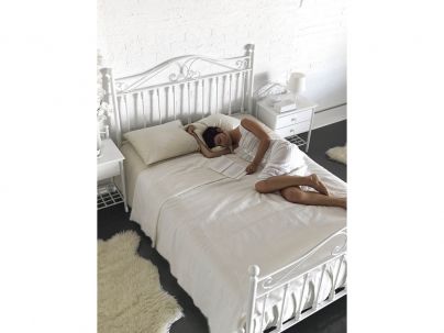 Lit Africa en fer forgé haut de gamme. Meuble pour la chambre. Le Monde du Lit