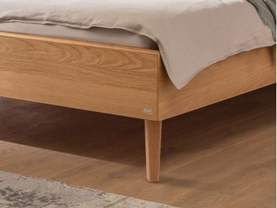 Lit Lara en chêne massif  | Collection Woodline | Le Monde du Lit