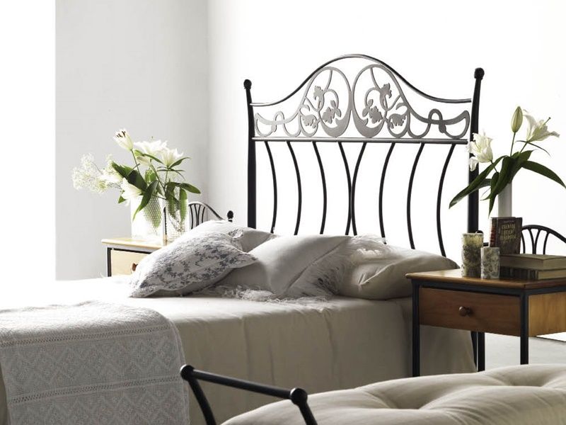 Tête de lit Milan en fer forgé. Meuble design pour la chambre. Le Monde du Lit