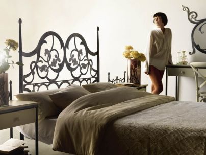 Tête de lit Olimpia en fer forgé. Meuble design pour la chambre. Le Monde du Lit