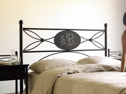 Tête de lit Nefer en fer forgé. Meuble design pour la chambre. Le Monde du Lit