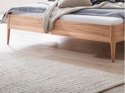 Lit Pieve en hêtre noueux naturel massif haut de gamme | collection LOUNGE | Le Monde du Lit