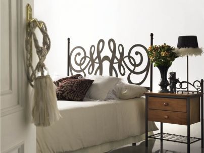 Tête de lit Lira en fer forgé. Meuble design pour la chambre. Le Monde du Lit