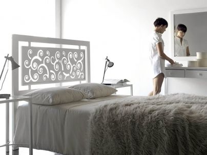 Tête de lit Rizos en fer forgé. Meuble design pour la chambre. Le Monde du Lit