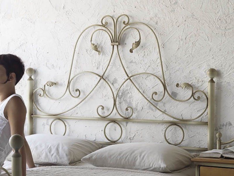 Tête de lit Diana en fer forgé. Meuble design pour la chambre. Le Monde du Lit