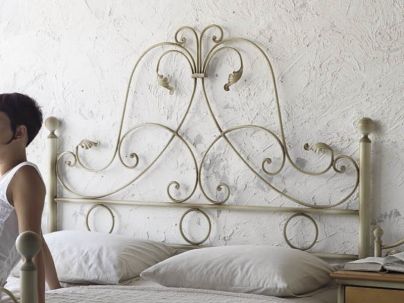 Tête de lit Diana en fer forgé. Meuble design pour la chambre. Le Monde du Lit
