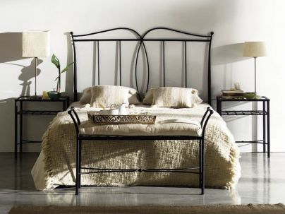 Tête de lit Alba en fer forgé. Meuble design pour la chambre. Le Monde du Lit