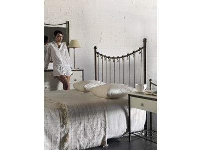 Tête de lit Sara en fer forgé. Meuble design pour la chambre. Le Monde du Lit