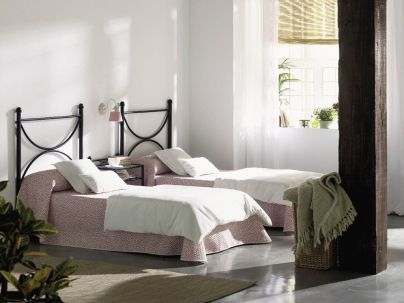 Tête de lit Clara en fer forgé. Meuble design pour la chambre. Le Monde du Lit