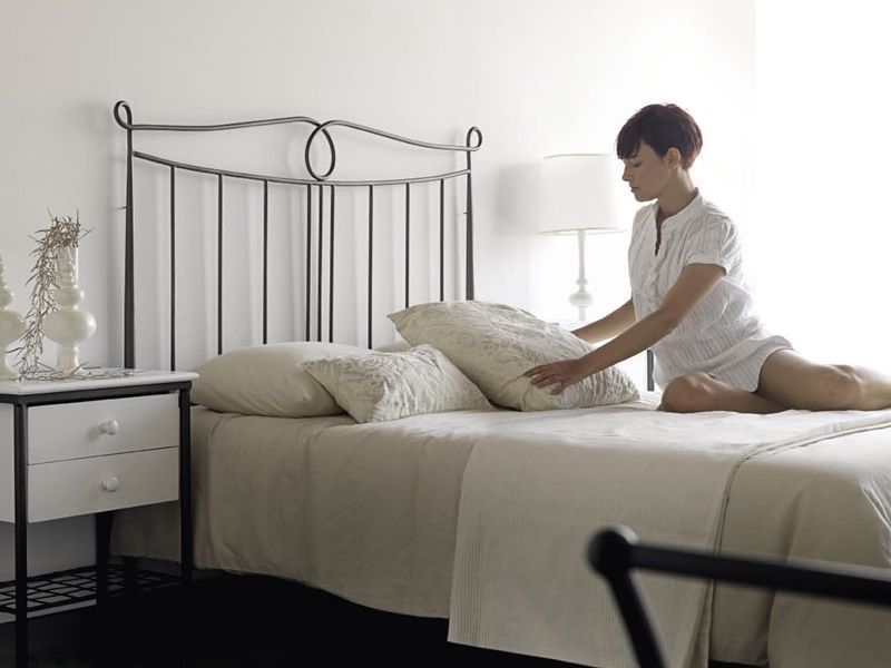 Tête de lit Nieves en fer forgé. Meuble design pour la chambre. Le Monde du Lit