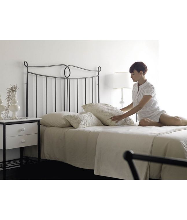 Tête de lit Nieves en fer forgé. Meuble design pour la chambre. Le Monde du Lit
