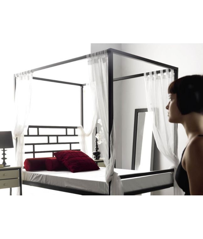 Lit baldaquin Roma en fer forgé haut de gamme. Meuble pour la chambre. Le Monde du Lit