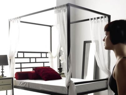 Lit baldaquin Roma en fer forgé haut de gamme. Meuble pour la chambre. Le Monde du Lit