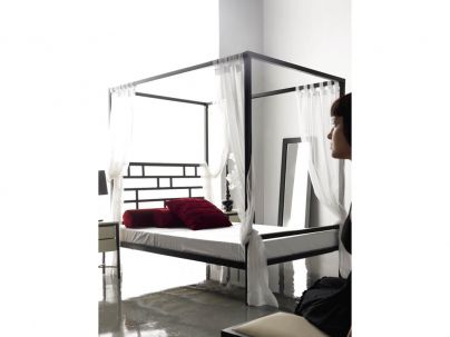 Lit baldaquin Roma en fer forgé haut de gamme. Meuble pour la chambre. Le Monde du Lit