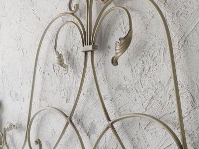 Lit baldaquin Diana en fer forgé. Meuble design pour la chambre. Le Monde du Lit