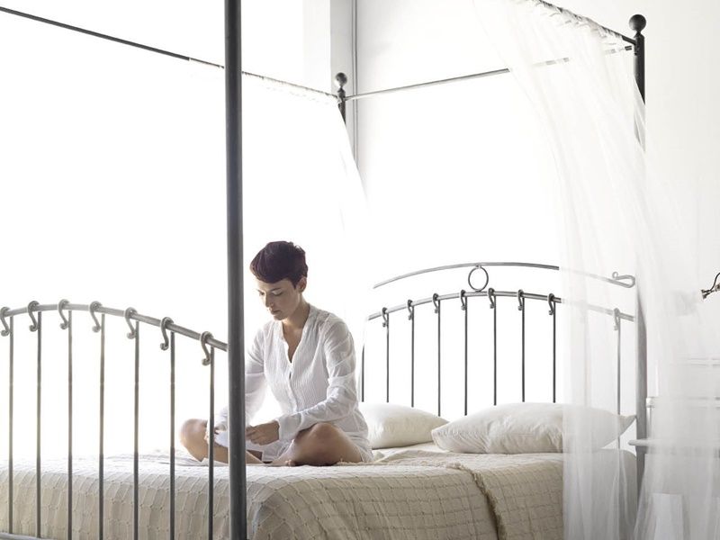 Lit baldaquin Sofia en fer forgé haut de gamme. Meuble pour la chambre. Le Monde du Lit